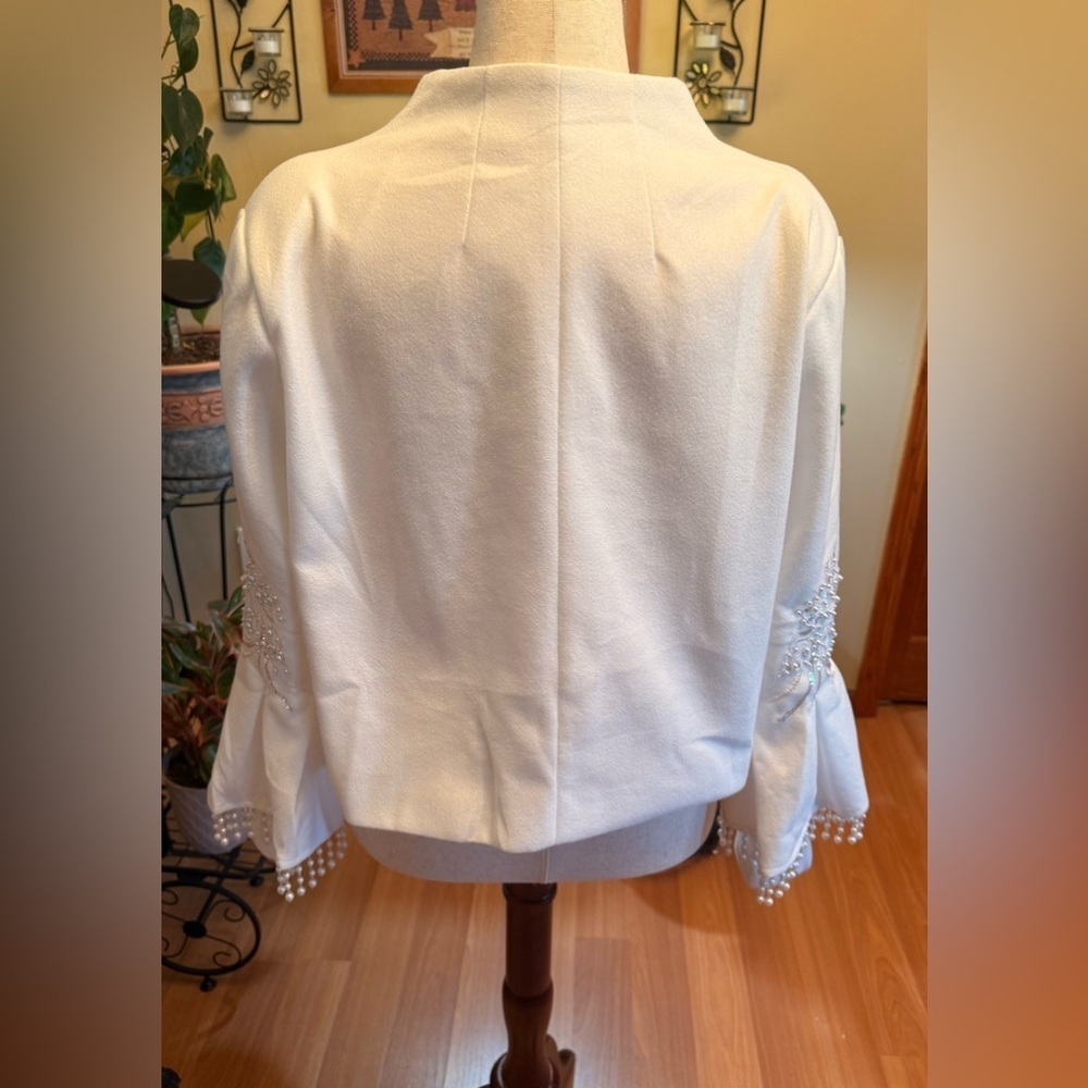 Elegant Women's White XXL Jacket with Pearl Detailing Flare Sleeves Embroidered - Picture 2 of 15